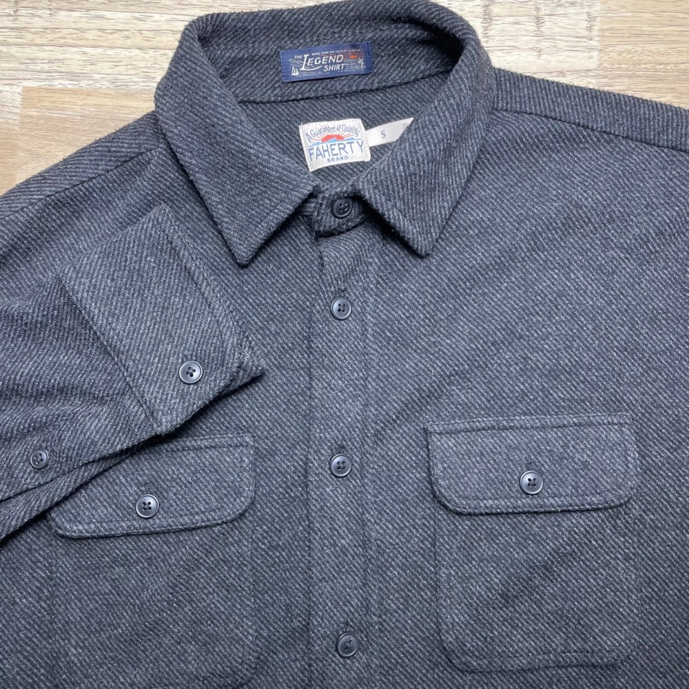 Faherty Legend Sweater Shirt Mens Small Charcoal Grey Herringbone MXC0002-HBT
